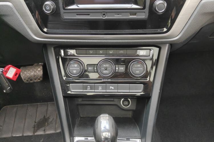 Used Volkswagen Touran 2016 Volkswagen Touran L 280TSI DSG Comfort Edition
