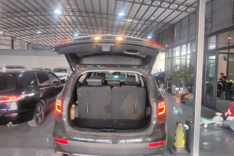 Used Hyundai Grand SantaFe 2013 3.0L 7-seat Four-Wheel-Drive Luxury Edition