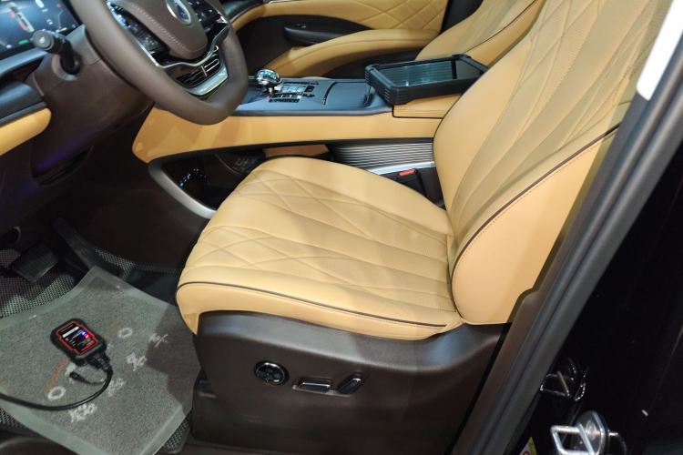 Used Denza D9 2024 DM-i 1050 Luxury Model