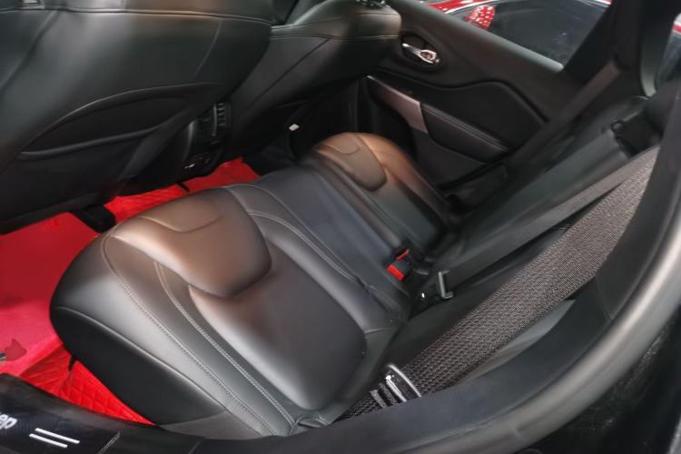 Used  Cherokee 2019 2.0T Four-Wheel Drive Exploration Edition + Autonomous Driving Smart Package China V