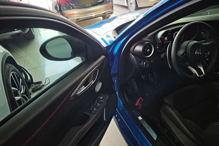 Used Alfa Romeo Giulia 2022 2.0T 280HP Veloce Track Edition
