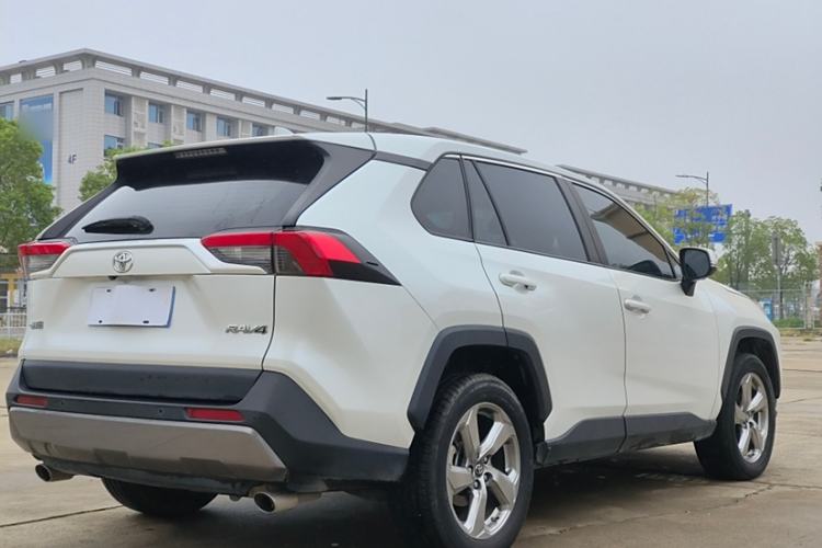 Used Toyota RAV4 2022 2.0L CVT Two-Wheel Drive Fashion Plus Edition
