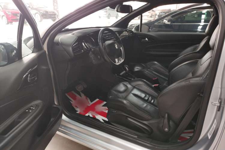 Used  3 2012 1.6L Fashion Edition