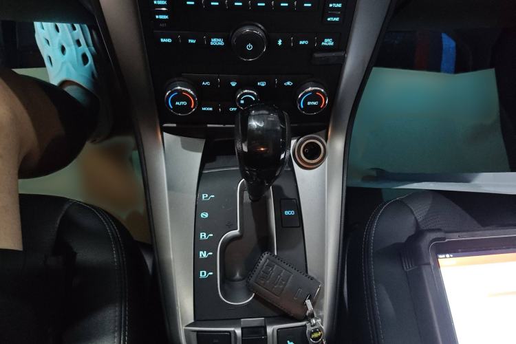 Used Chevrolet Captiva 2015 2.4L 4x4 Flagship Edition 7-Seater
