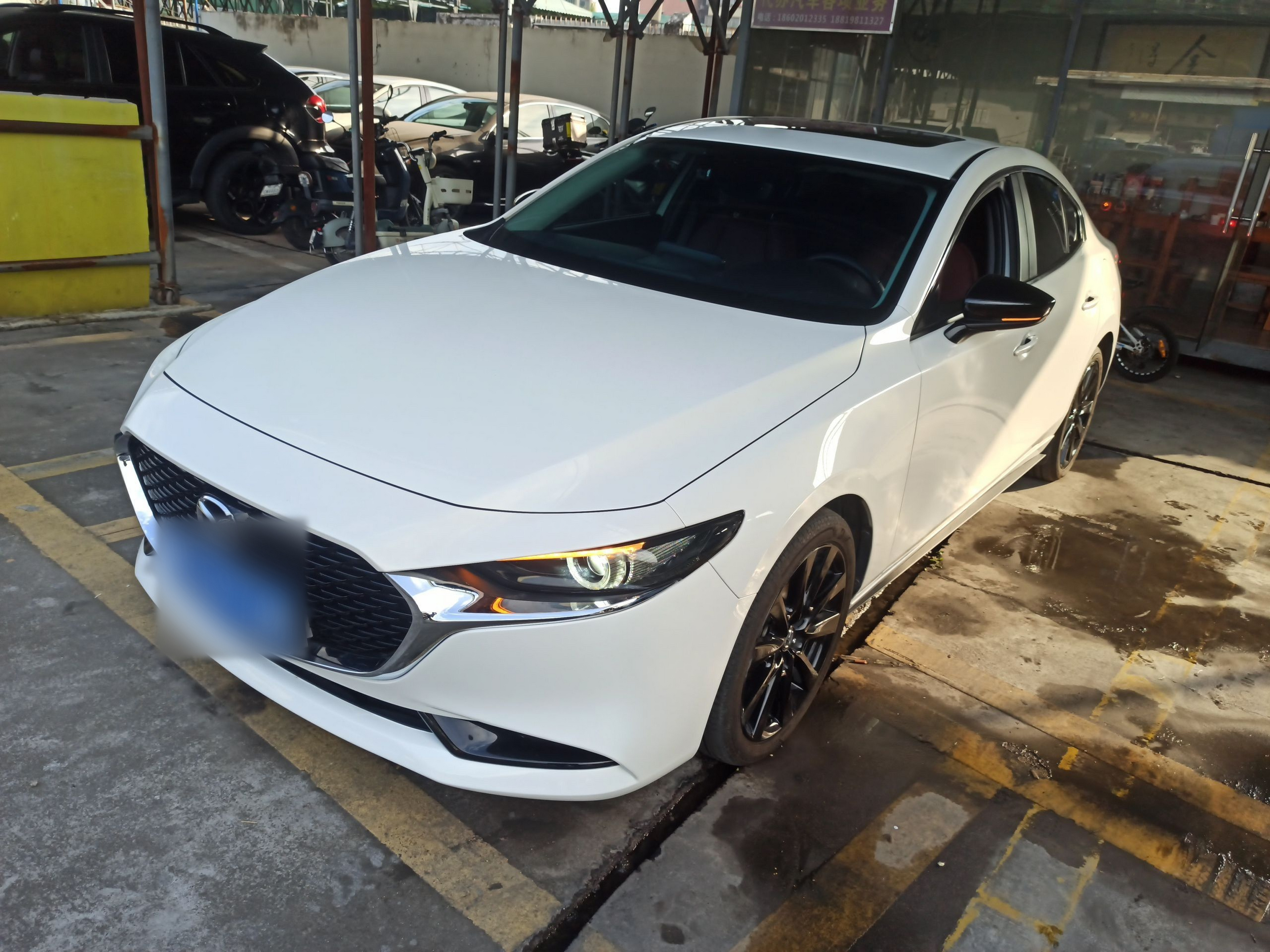 Под передней частью автомобиля