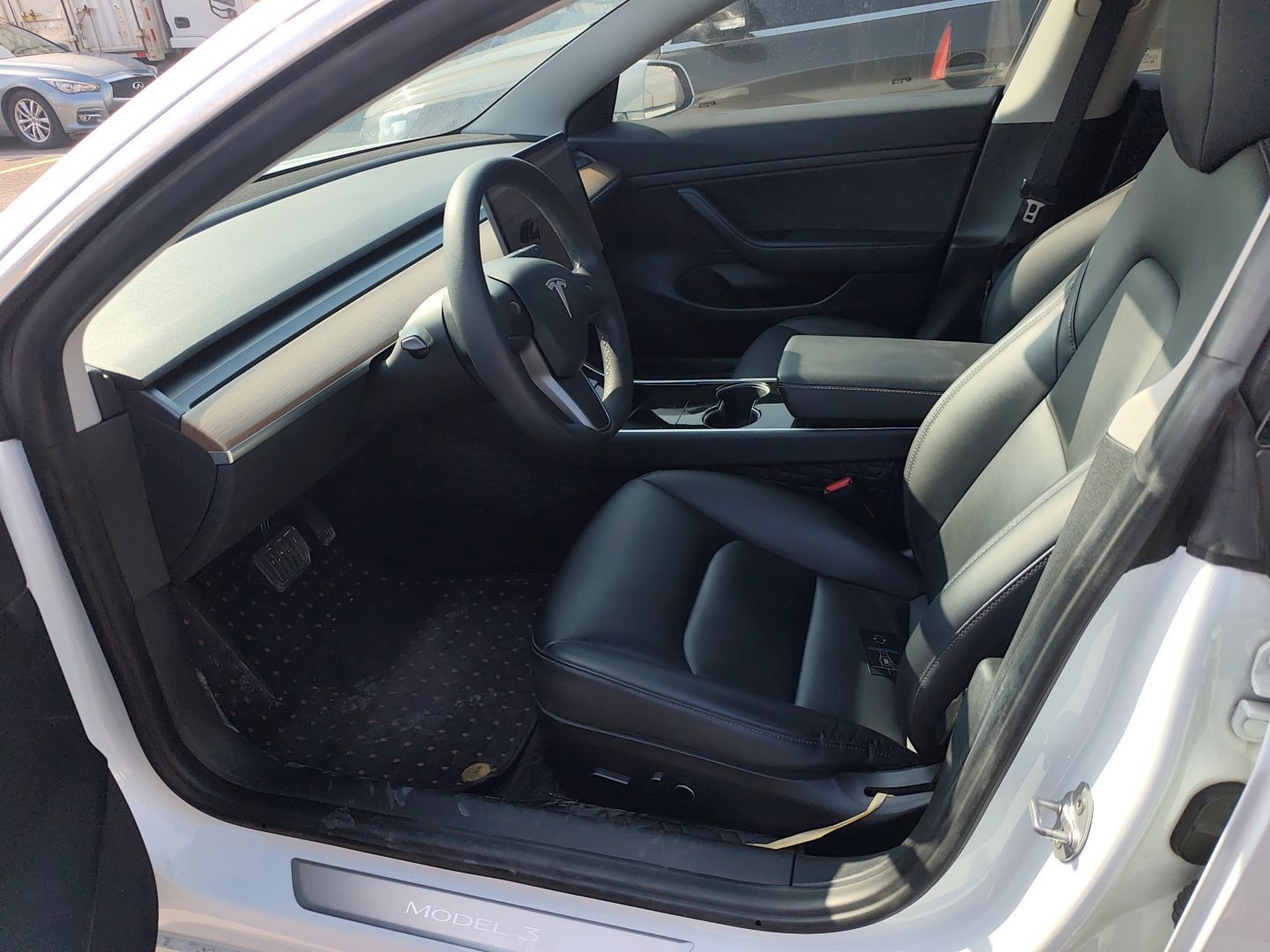 Переднее сиденье в автомобиле