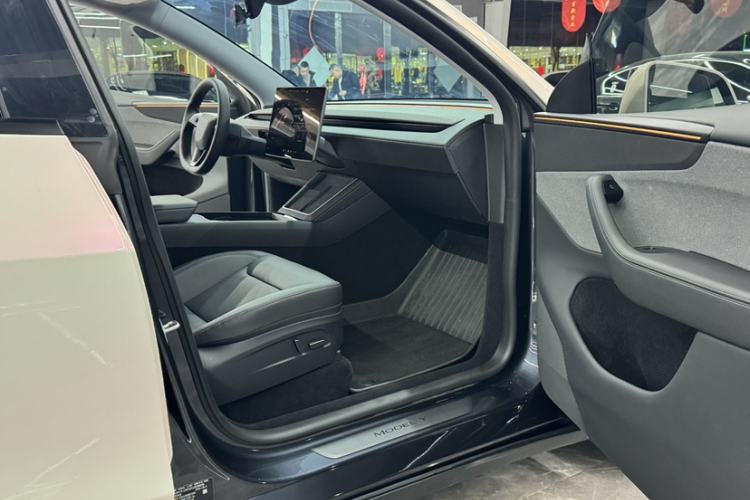 Used Tesla Model Y 2025 Rear-Wheel Drive First Edition