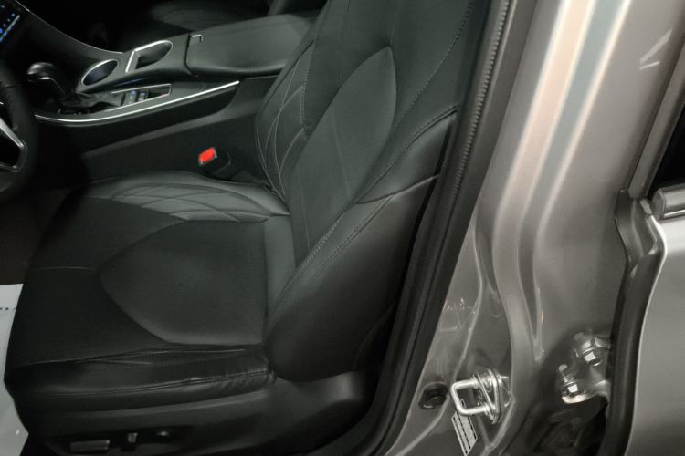 Used Toyota Avalon 2019 2.5L Touring Premium Version China VI Standard