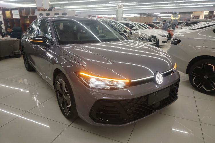 Used Volkswagen Passat 2025 Pro 380TSI Starry Dragon Luxury Edition
