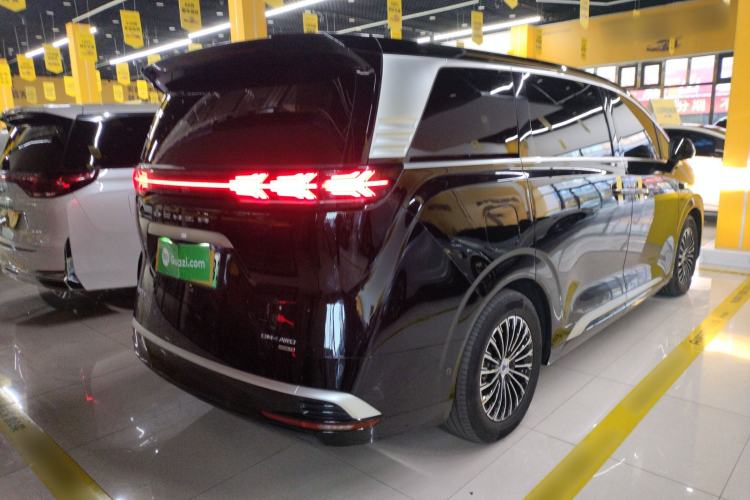 Used Denza D9 2025 DM-i Smart Drive 1020 Four-Wheel Drive Premium Model
