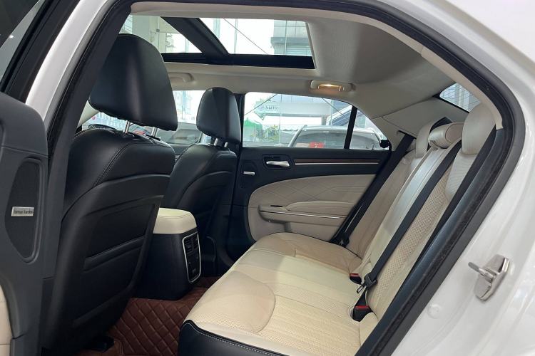 Used Chrysler 300C 2016 3.0L Supreme Edition
