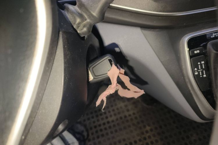 Used SAIC MAXUS Xintu V80 2023 2.0T AMT Classic Aoyuntong Short Wheelbase Mid-Roof 5/6-Seater
