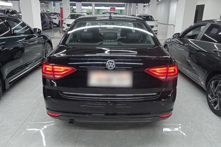 Used Volkswagen Lavida 2017 1.6L Automatic Comfort Edition
