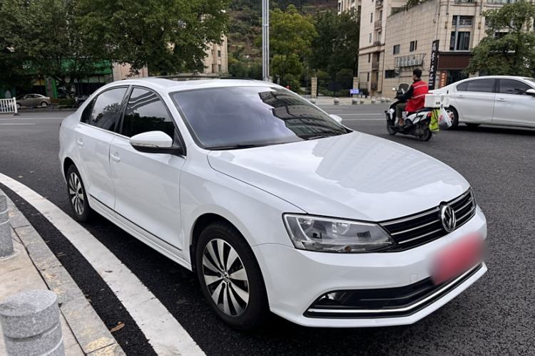 Used Volkswagen Sagitar 2017 230TSI Automatic Comfort Version
