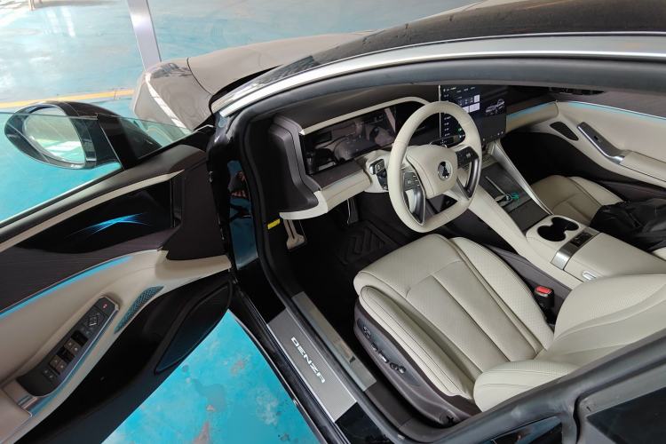 Used Denza Z9 2024 1100 km Four-Wheel Drive Max Version