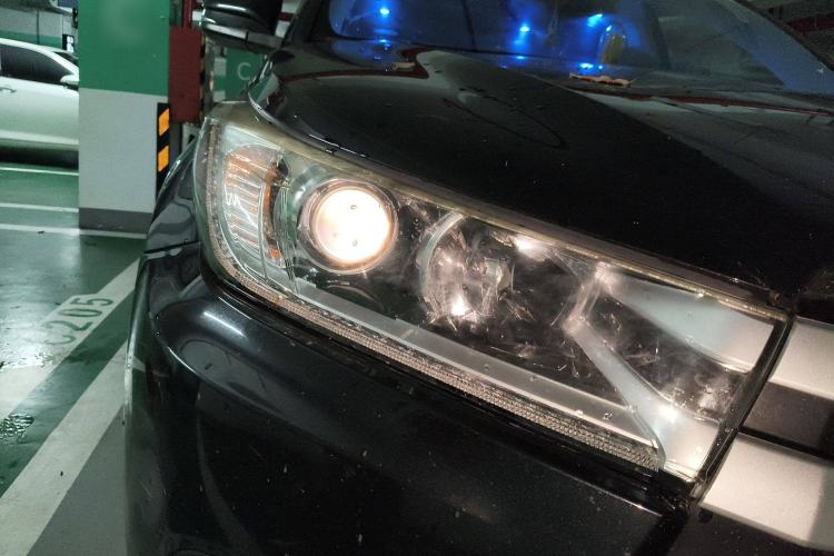 Used Toyota Highlander 2018 2.0T Two-Wheel-Drive Luxury Edition 7 Seats Emission Standard China V
