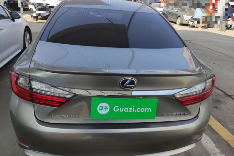 Used Lexus ES 2015 300h Comfort Edition
