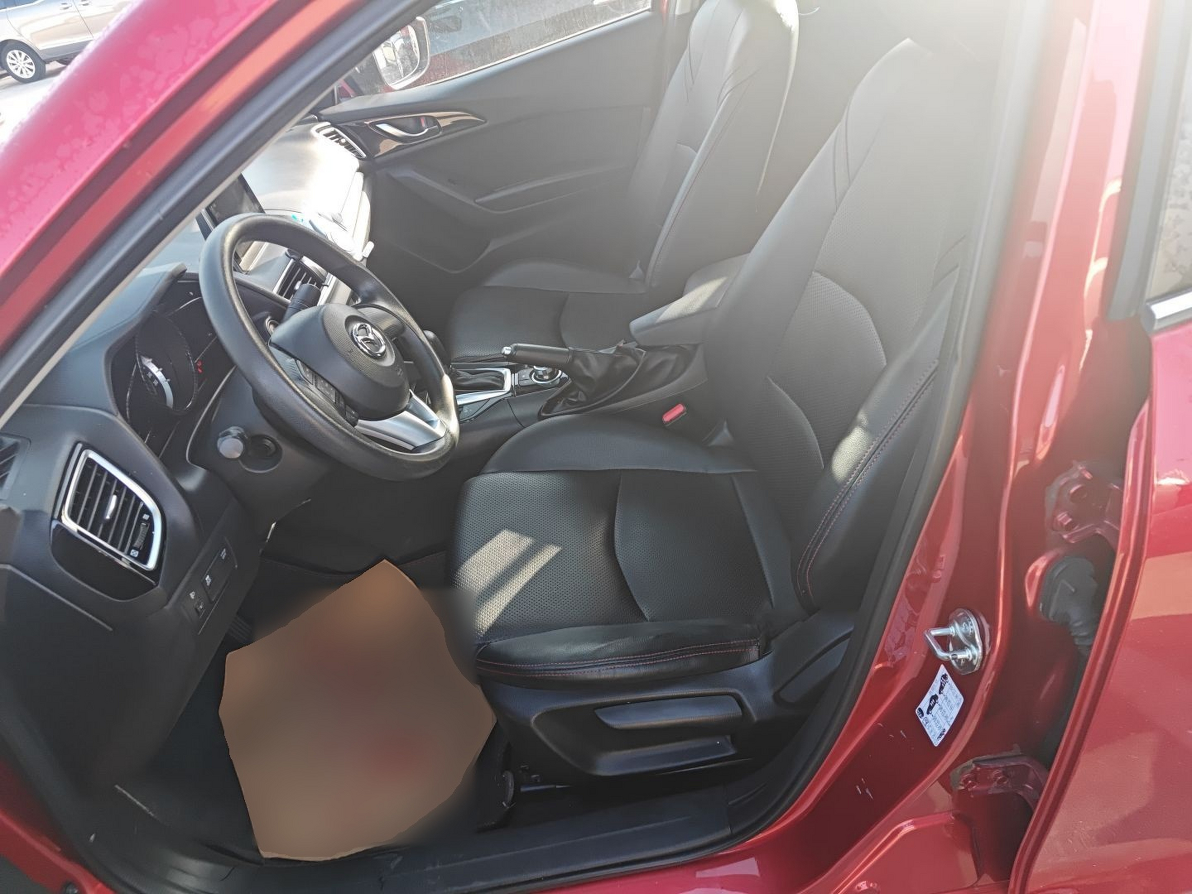 Переднее сиденье в автомобиле