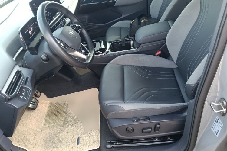 Used Volkswagen ID.4 CROZZ 2021 Long-Range Lite PRO Two-Wheel Drive Version
