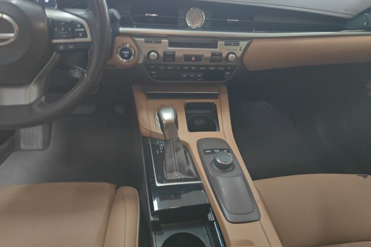 Used Lexus ES 2015 300h Comfort Edition