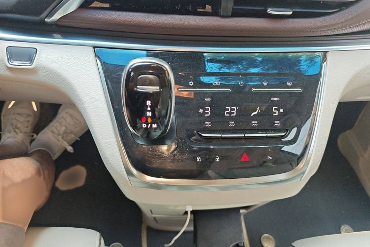 Used Buick GL8 2021 Land Cruiser Executive Class 652T Luxury Model