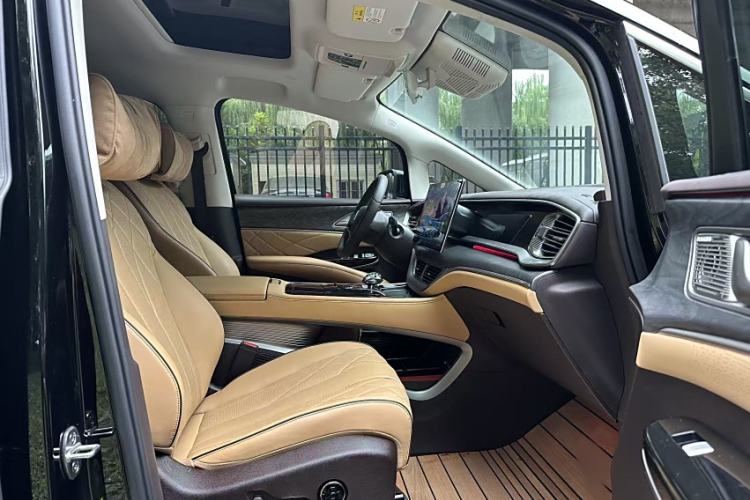 Used Denza D9 2024 DM-i 980 Four-Wheel Drive Prestige Model
