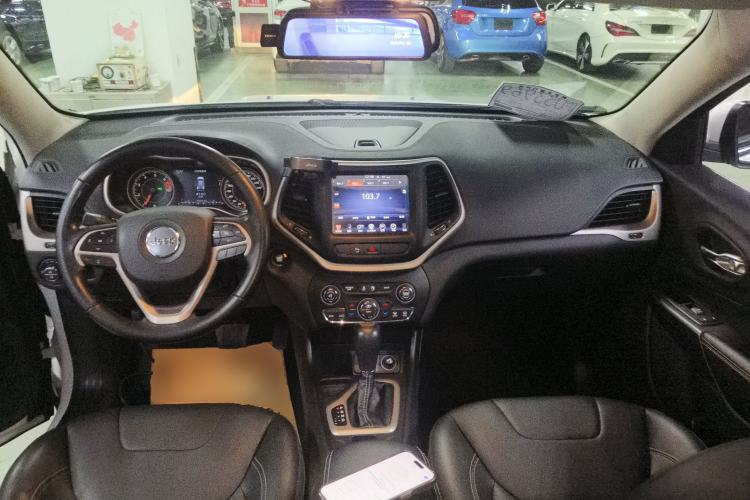 Used  Cherokee 2017 2.0L Superior Edition