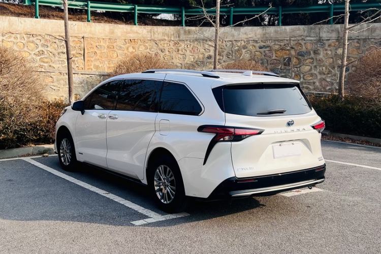 Used Toyota Sienna 2021 2.5L Hybrid Premium Edition
