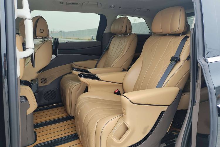 Used Denza D9 2022 DM-i 970 Four-Wheel Drive Flagship Model
