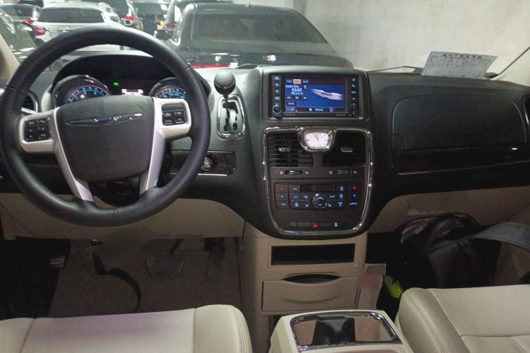 Used Chrysler Grand Voyager 2014 3.6L Comfort Edition
