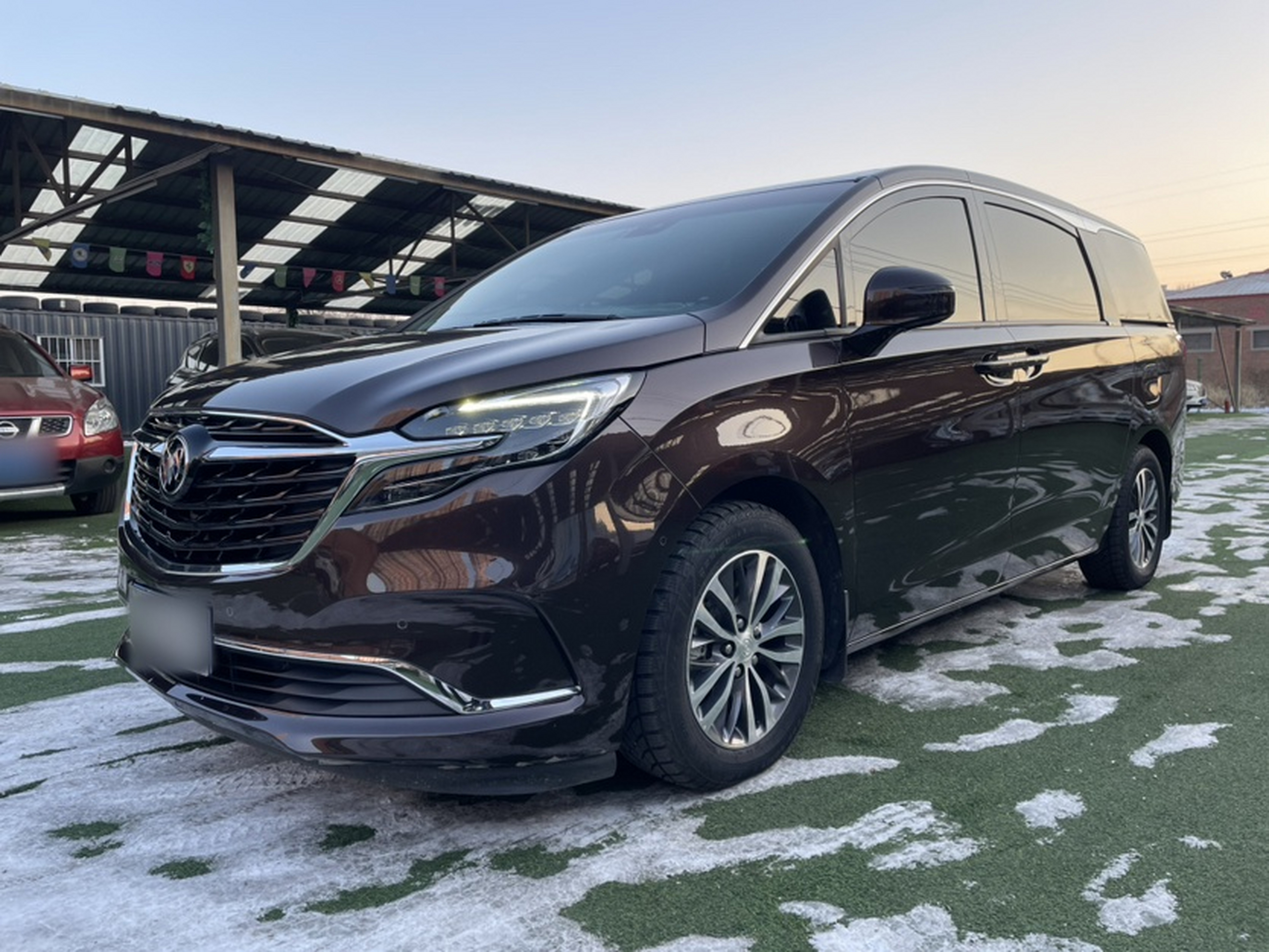 Под передней частью автомобиля