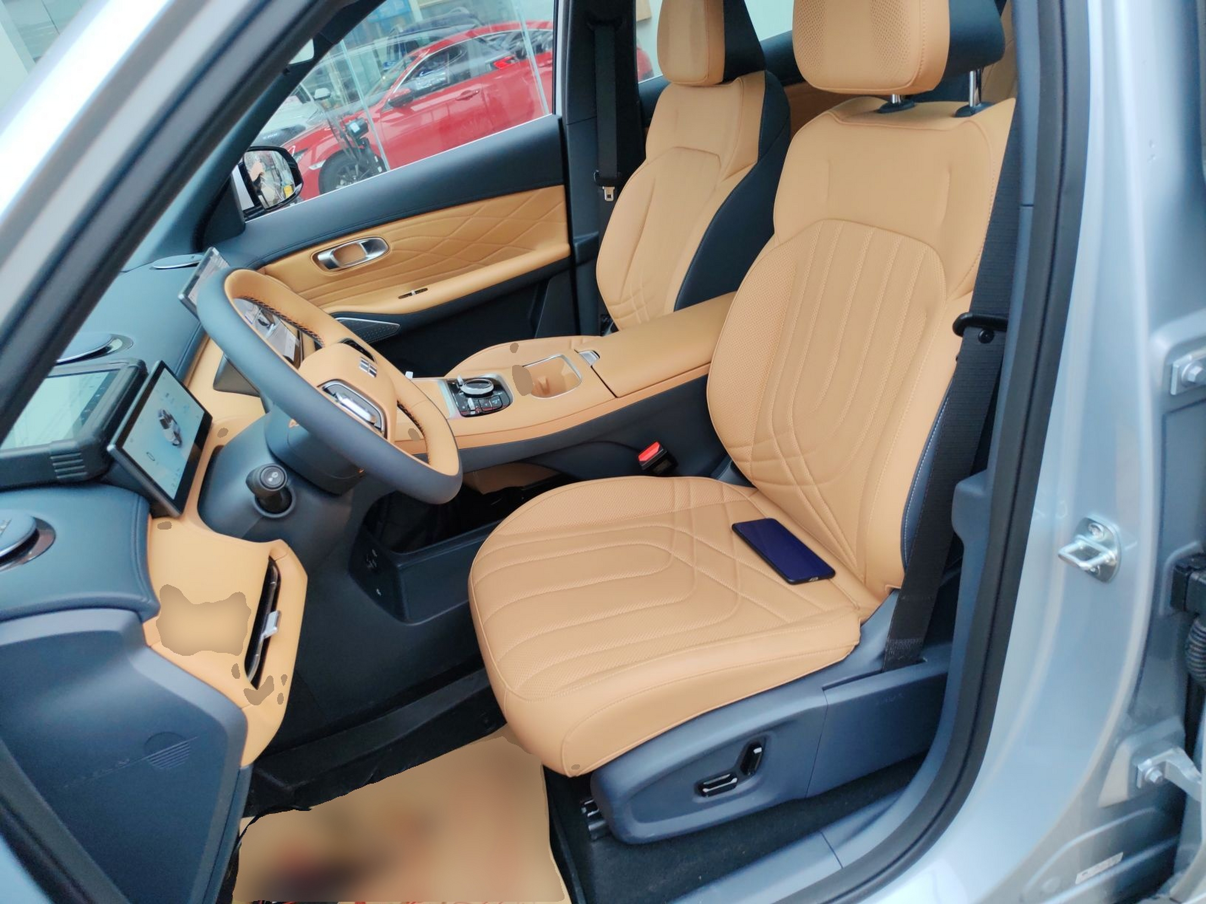 Переднее сиденье в автомобиле