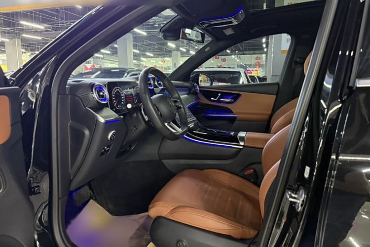 Used Mercedes-Benz GLC 2023 GLC 260 L 4MATIC Luxury Model 5 Seats
