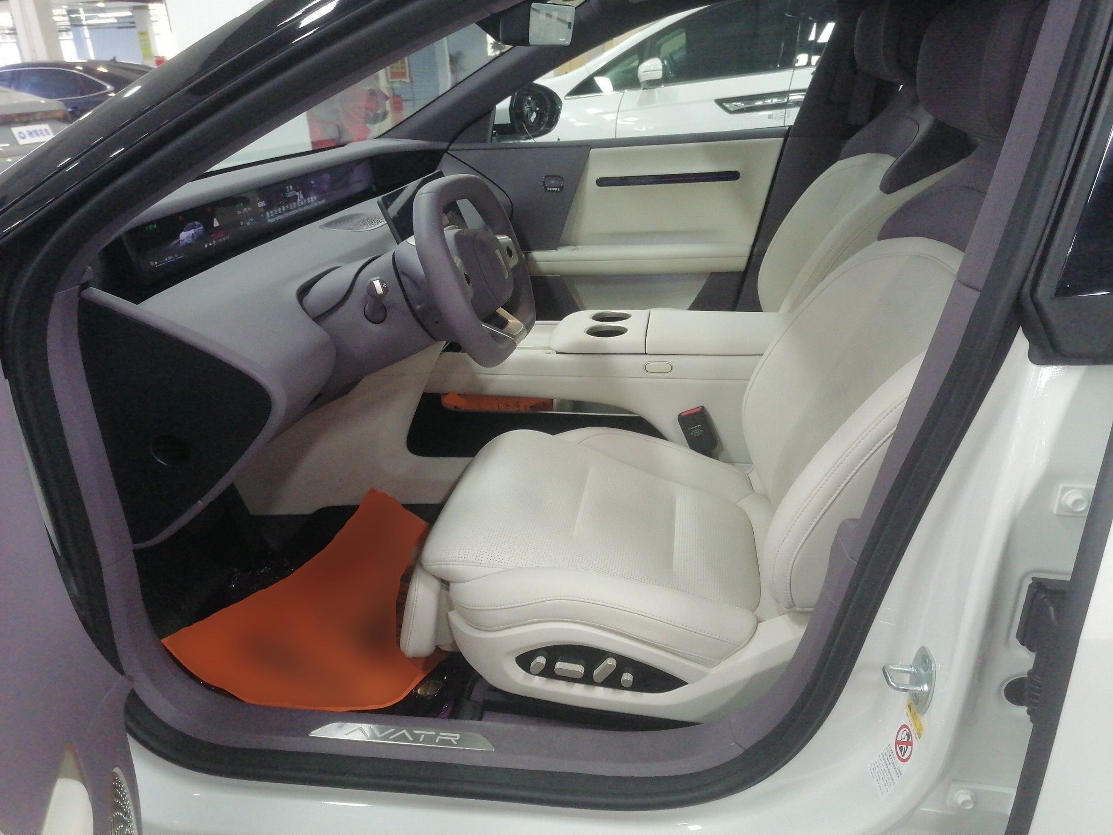 المقاعد الأمامية داخل السيارة