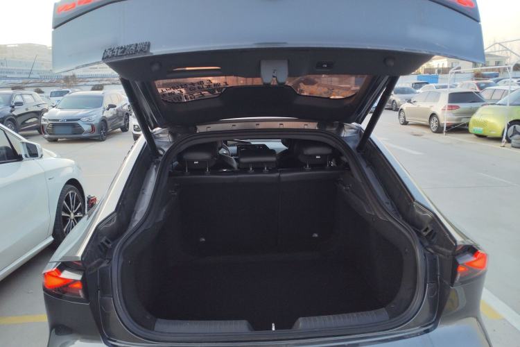 Used Changan UNI-V 2022 1.5T Prestige Version
