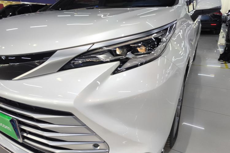 Used Toyota Sienna 2024 2.5L Hybrid Platinum Edition