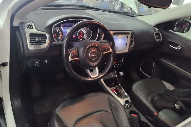 Used  Compass 2017 200T Automatic Family Edition
