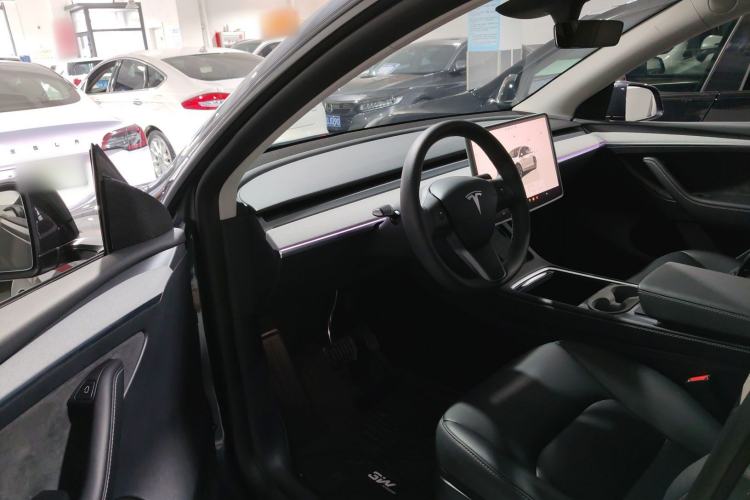 Used Tesla Model Y 2024 Long-Range All-Wheel-Drive Version
