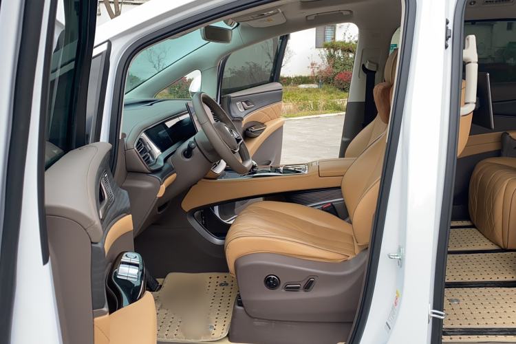 Used Denza D9 2022 DM-i 970 Four-Wheel Drive Flagship Model
