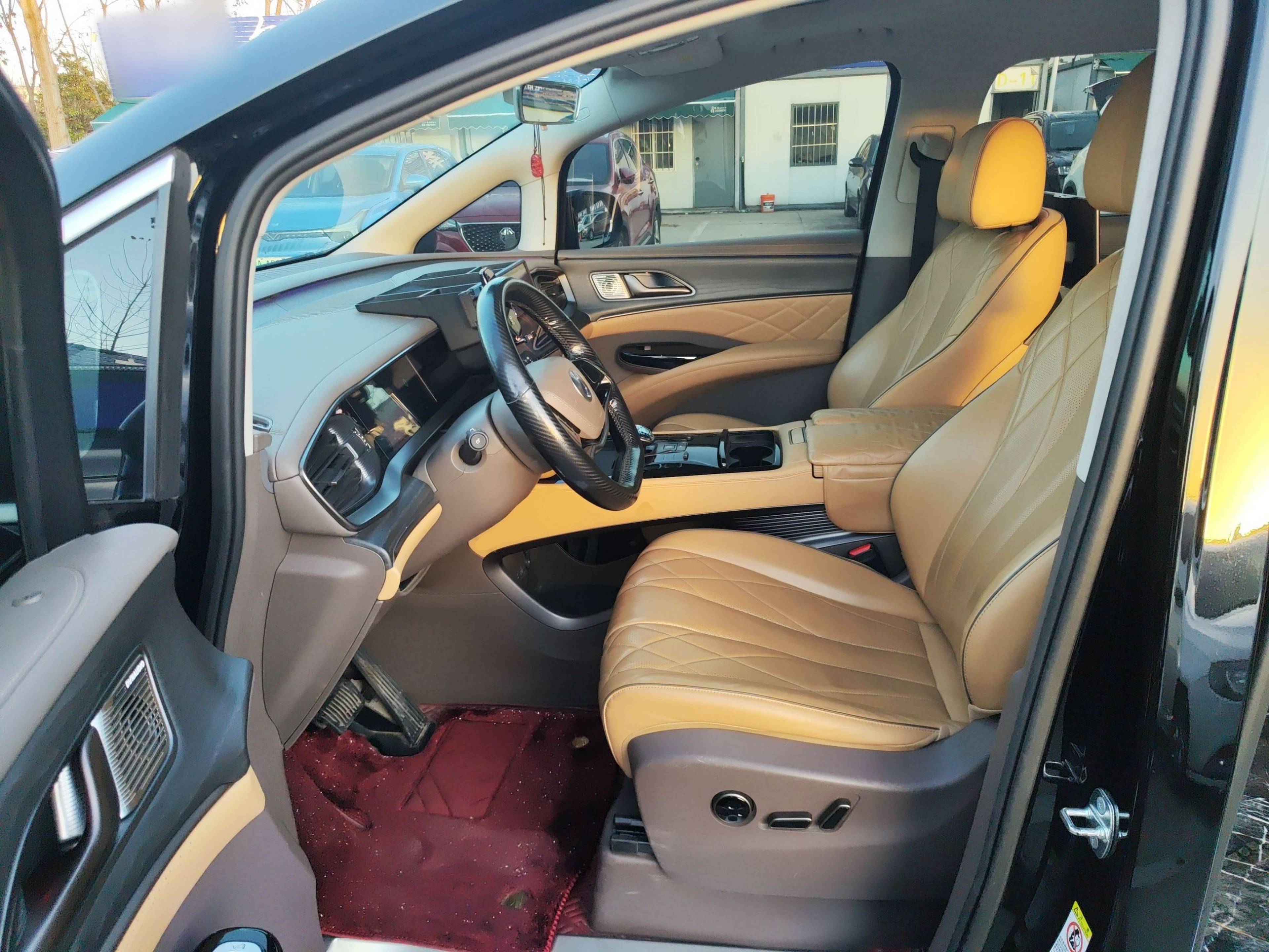 المقاعد الأمامية داخل السيارة