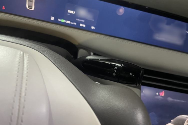 Used  LS7 2023 100kWh Pro All-Wheel-Drive Version
