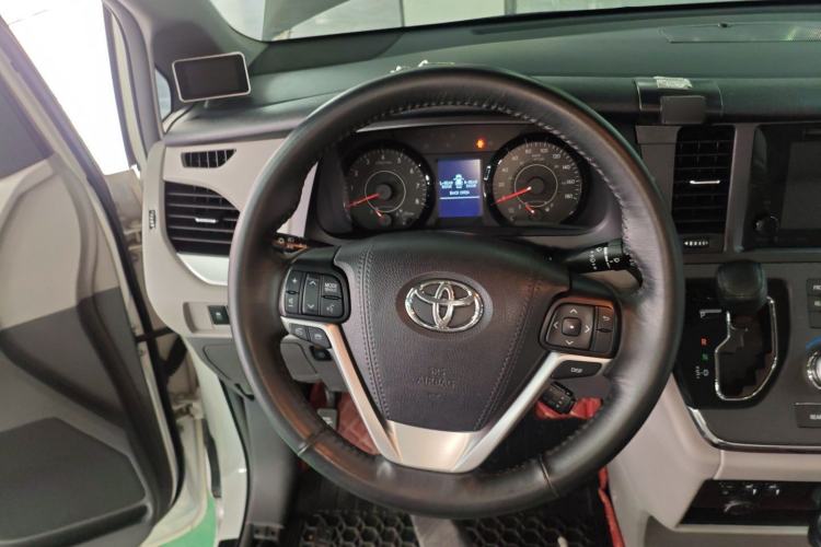 Used Toyota Sienna 2016 3.5L Two-Wheel Drive 7-Seater Parallel Import