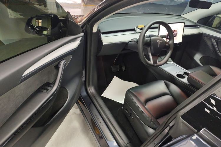 Used Tesla Model Y 2024 Rear-Wheel-Drive Version
