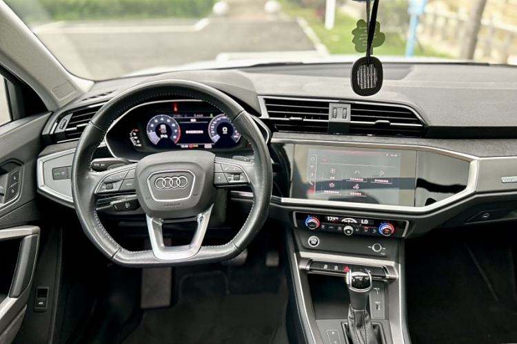 Used Audi Q3 2021 35 TFSI Fashion Dynamic Model
