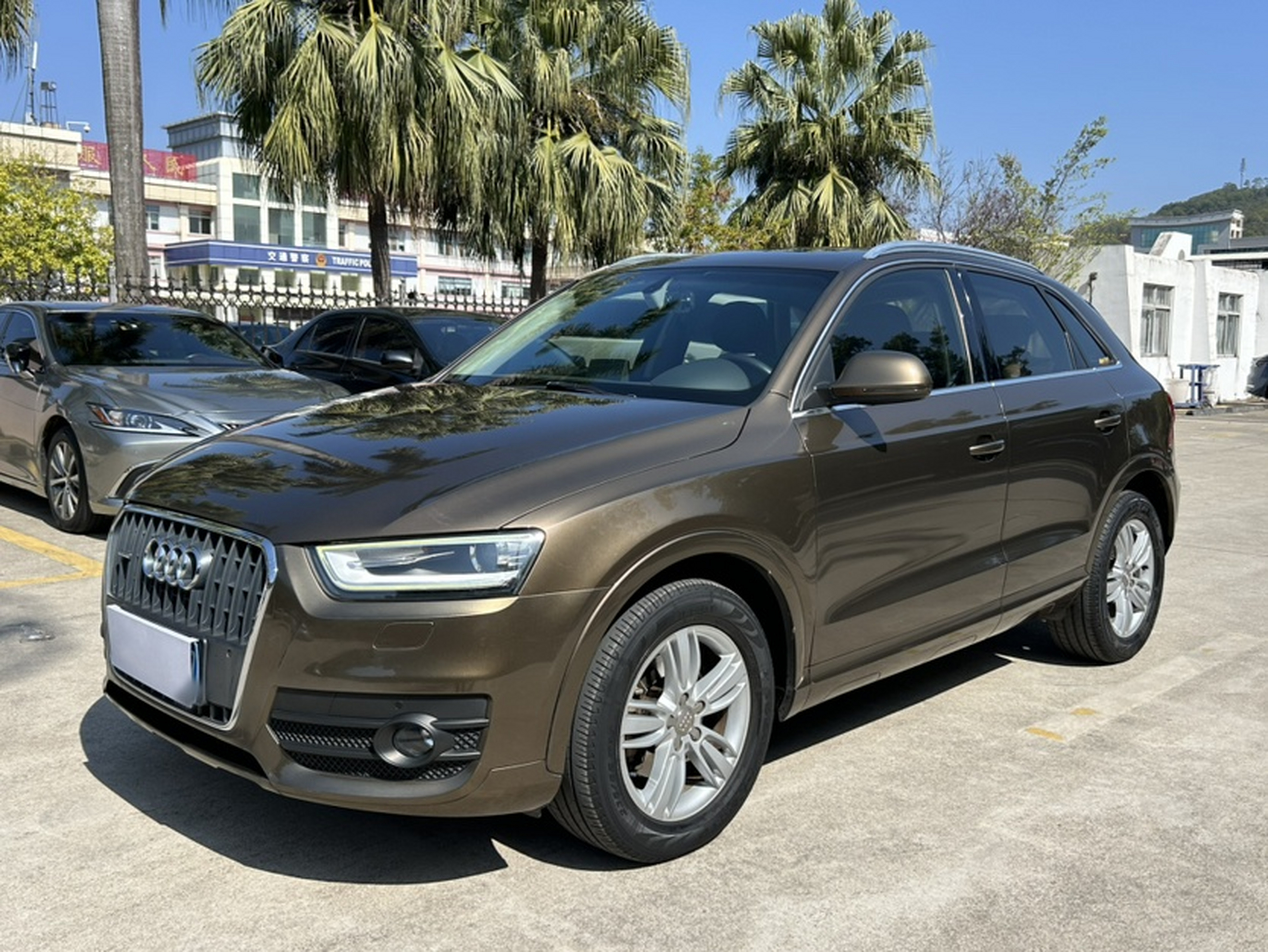 Под передней частью автомобиля