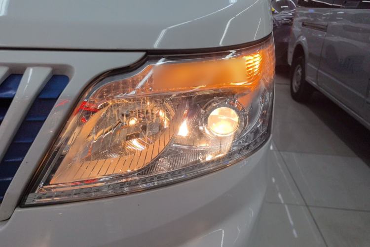 Used Chana Ruixing EM60 2023 All-Electric Coach 4525 mm Long Flat Roof with Rear-Hinged Doors 6 Seats 60 kW 38.7 kWh
