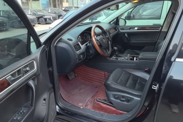 Used Volkswagen Touareg 2011 3.0 TSI Comfort Version
