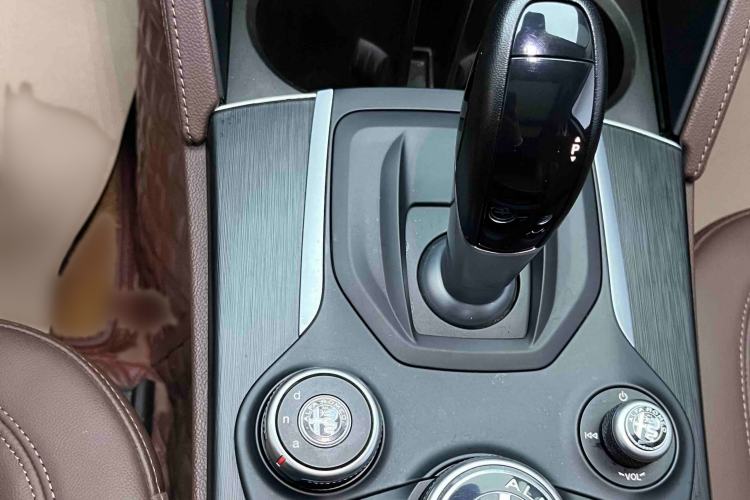 Used Alfa Romeo Stelvio 2017 2.0T 200HP Luxury Edition