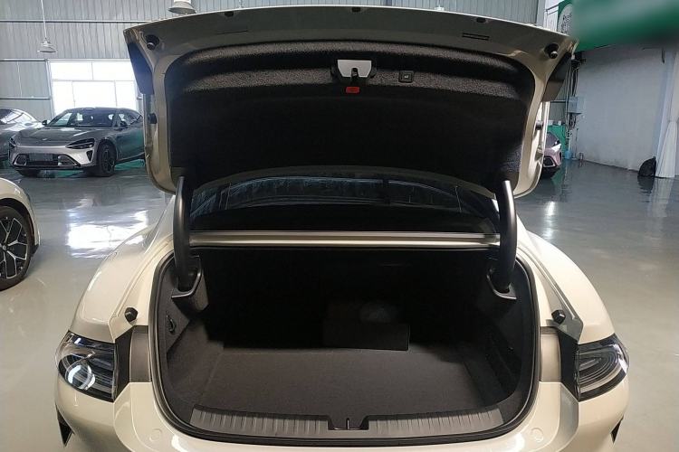 Used  SU7 2024 Rear-Drive Long-Range Intelligent Driving Version
