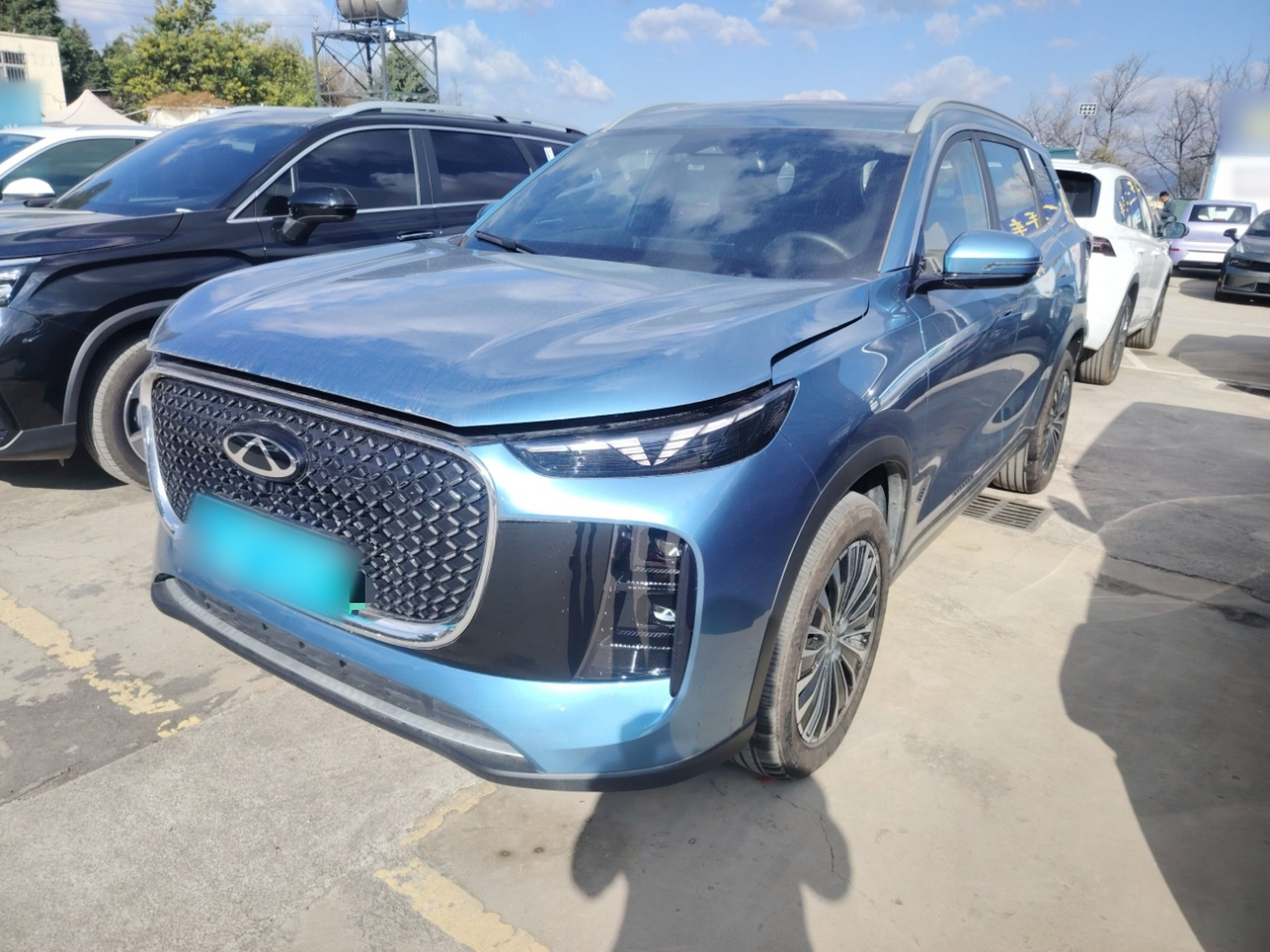 Под передней частью автомобиля